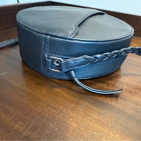 Rachel Roy Womens Circle Crossbody Adj. Strap Blk Pebbled Leather EUC B - Picture 5 of 11